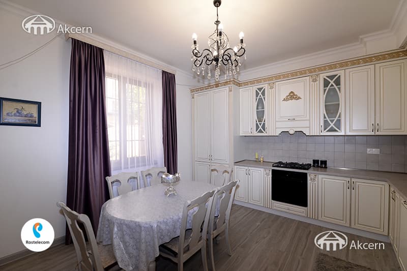 Дом · 5 комн. · 290 м² · Аван