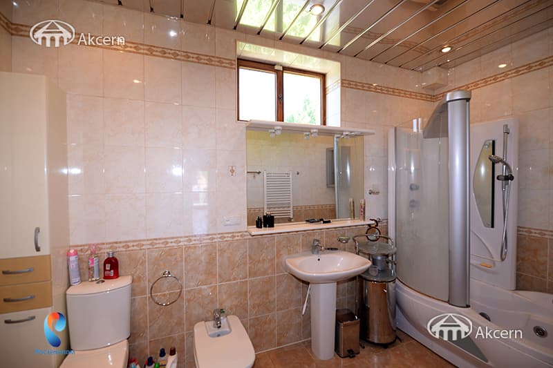 Mansion · 5 rooms · 586 m² · Avan — photo 18 / 34