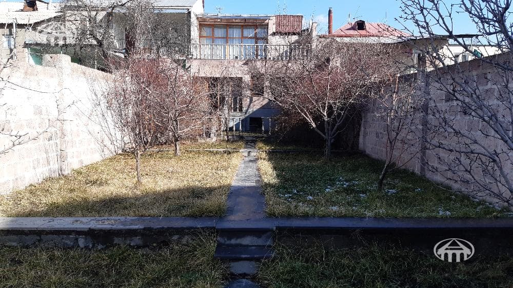 Առանձնատուն · 6 սեն. · 230 մ² · Քանաքեռ-Զեյթուն