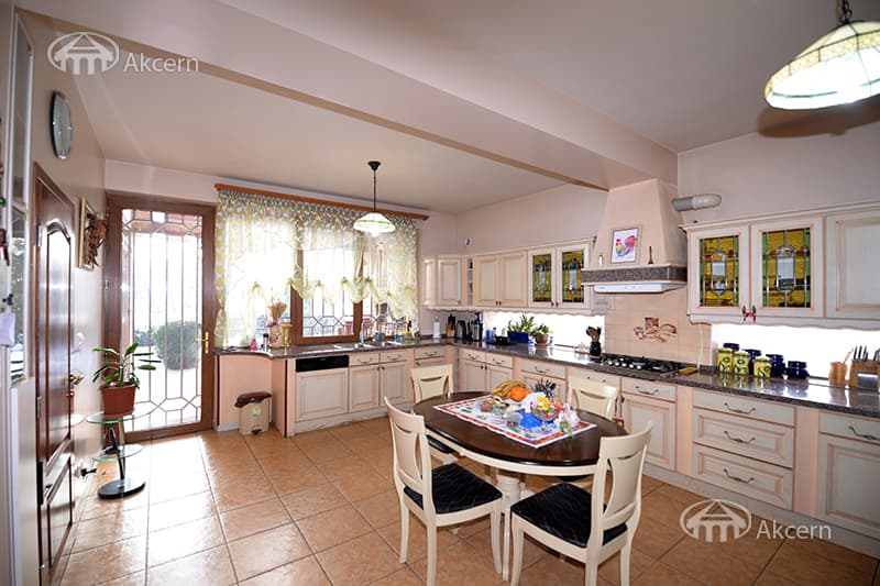 Особняк · 7 комн. · 650 м² · Кентрон