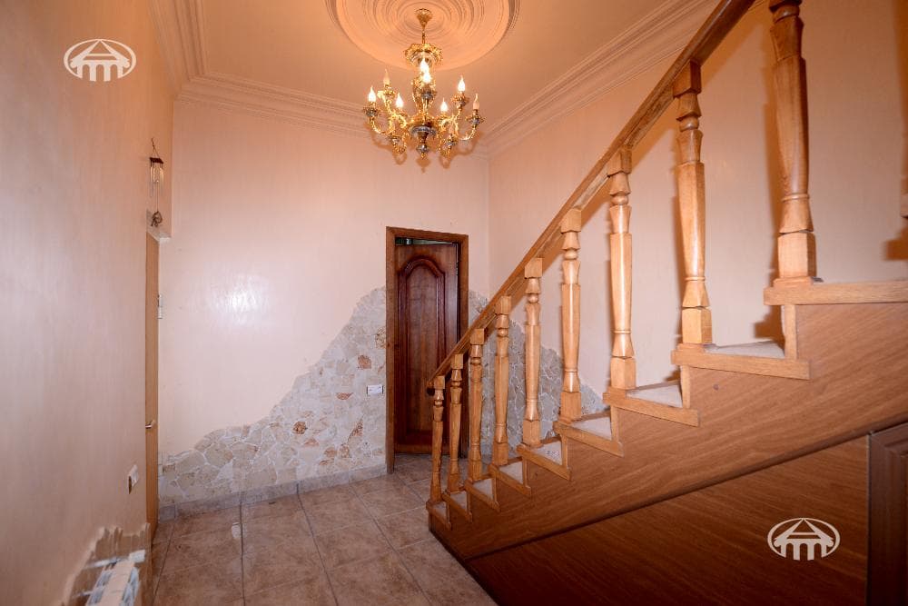 Սեփական տուն · 4 սեն. · 285 մ² · Էրեբունի