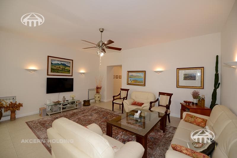 Apartment · 5 rooms · 270 m² · Kentron