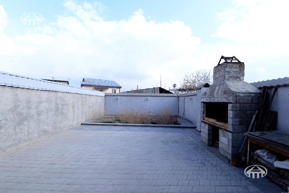 Սեփական տուն · 4 սեն. · 285 մ² · Էրեբունի