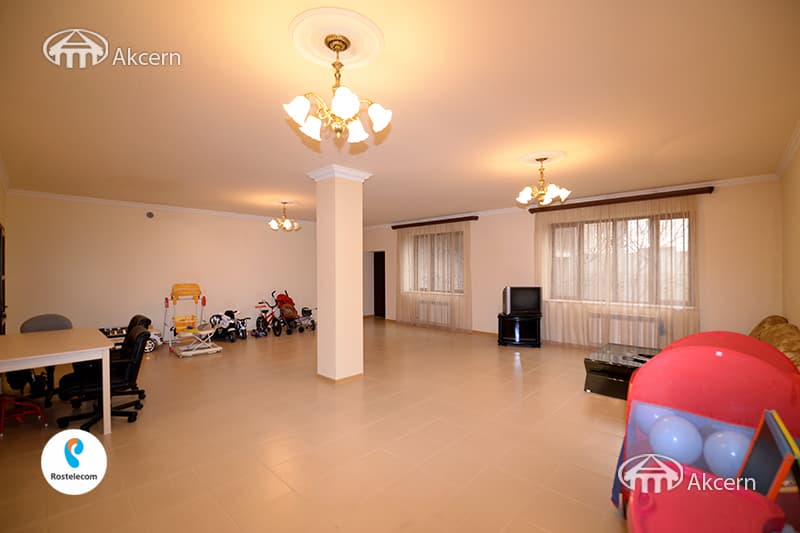 Առանձնատուն · 6 սեն. · 427 մ² · Կենտրոն