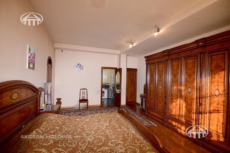 Квартира · 4 комн. · 177 м² · Кентрон