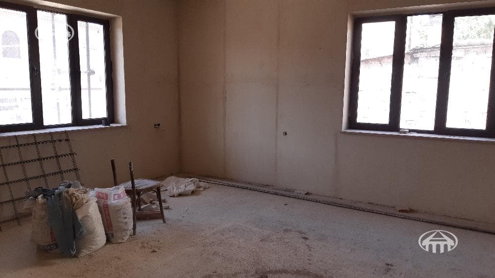 Mansion · 6 rooms · 244.5 m² · v. Arinj