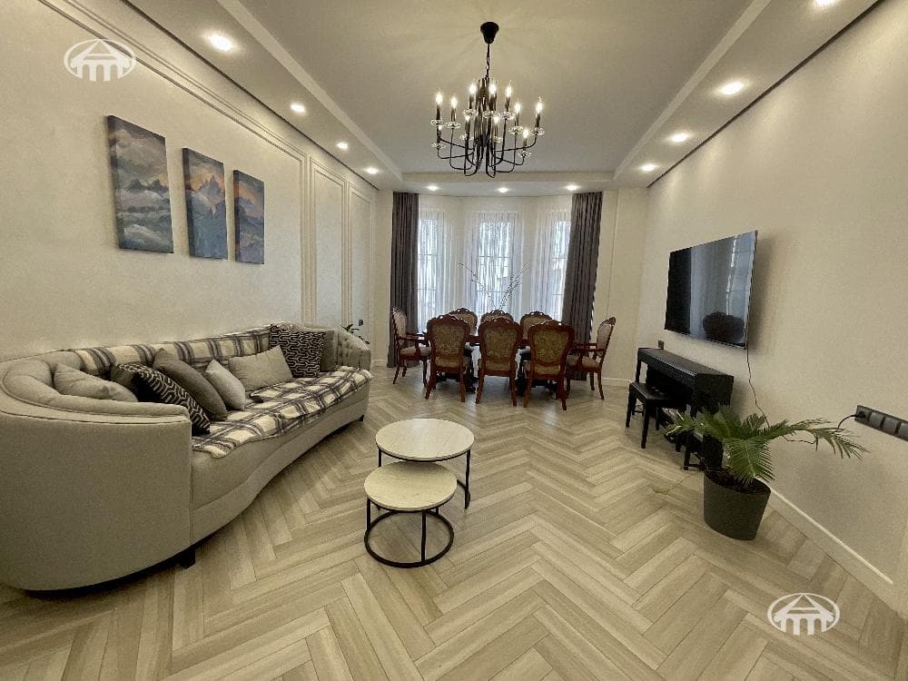 Особняк · 260 м² · Аван