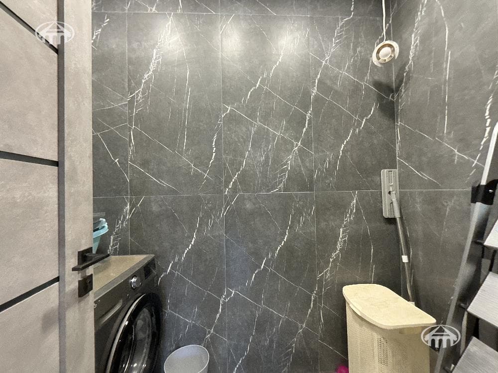 Բնակարան · 3 սեն. · 93 մ² · Կենտրոն