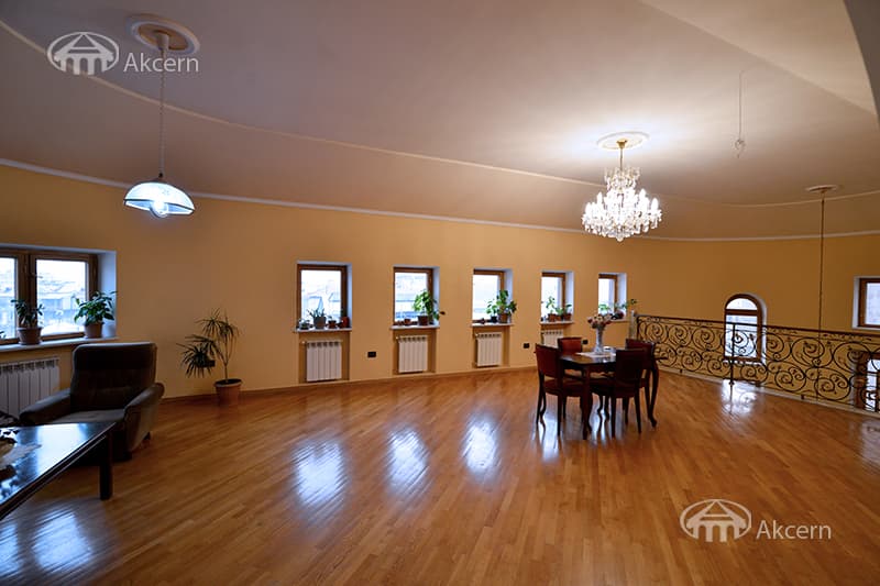 Mansion · 9 rooms · 680 m² · Arabkir