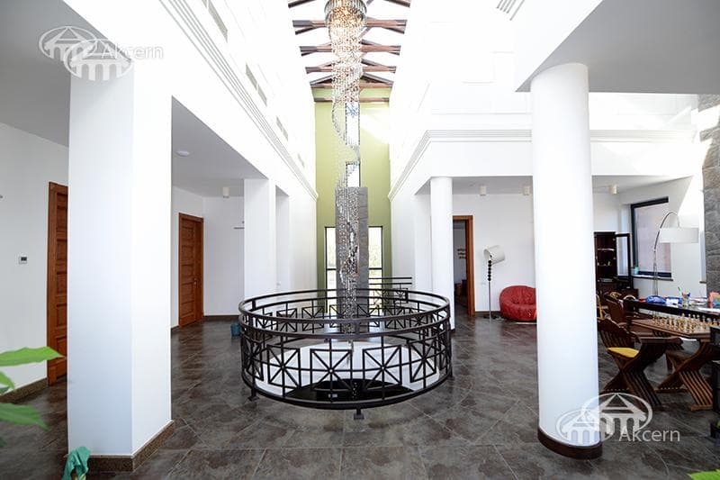Mansion · 5 rooms · 1,014 m² · Vahagni