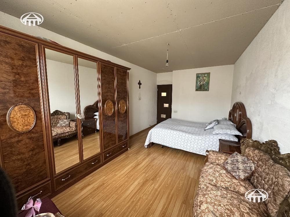 Квартира · 3 комн. · 90 м² · Кентрон