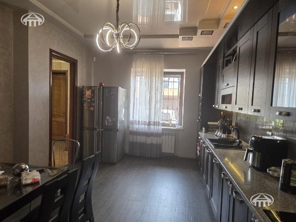 Особняк · 5 комн. · 280 м² · Аджапняк