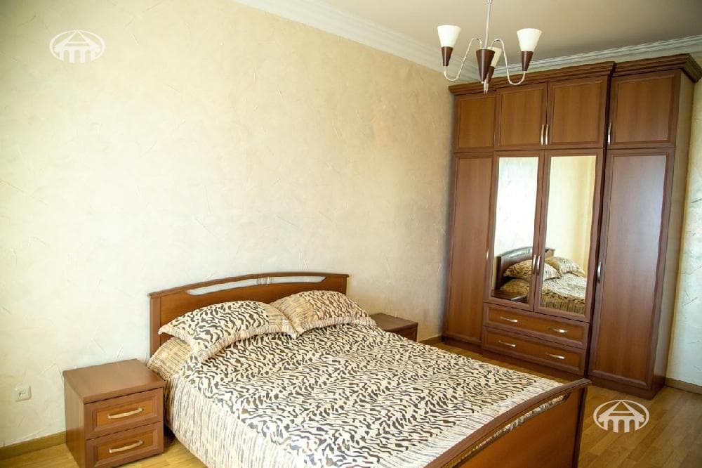 Առանձնատուն · 6 սեն. · 423 մ² · Պտղնի