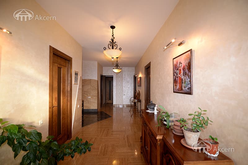 Особняк · 5 комн. · 270 м² · Канакер-Зейтун