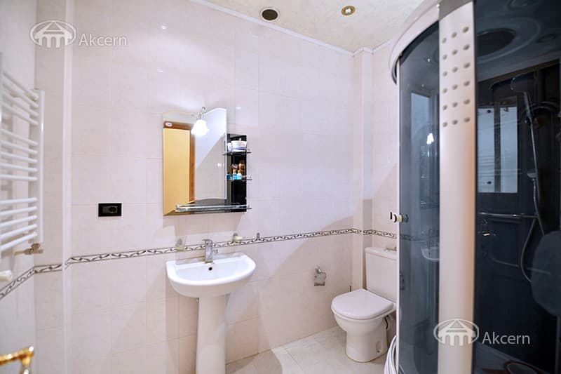 Mansion · 9 rooms · 680 m² · Arabkir