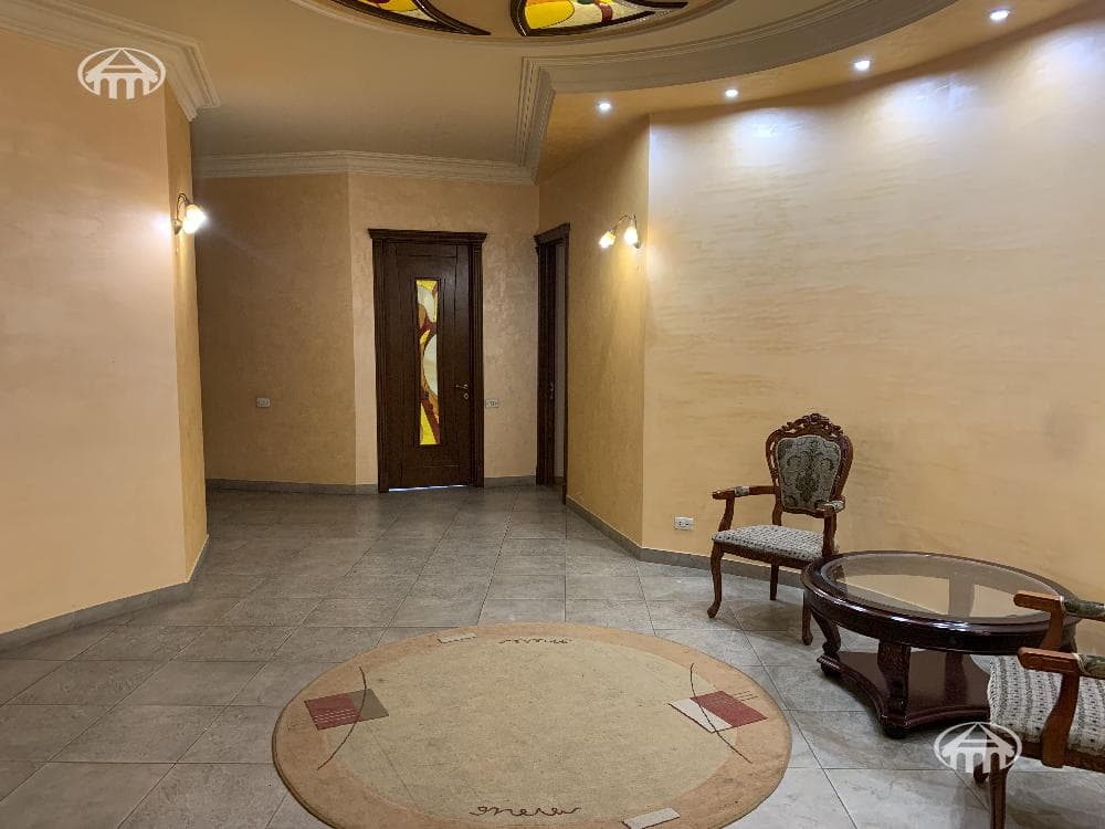 Apartment · 4 rooms · 192 m² · Kentron