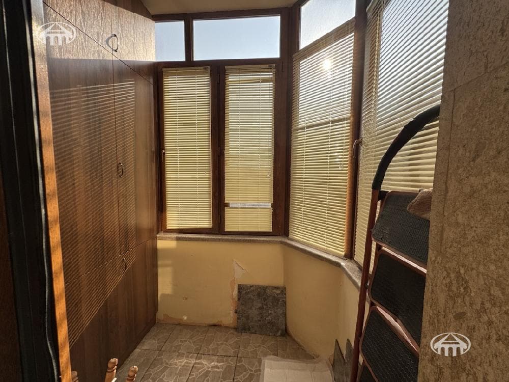 Квартира · 4 комн. · 107 м² · Кентрон