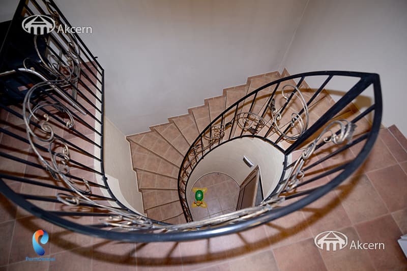 House · 6 rooms · 280 m² · Arabkir