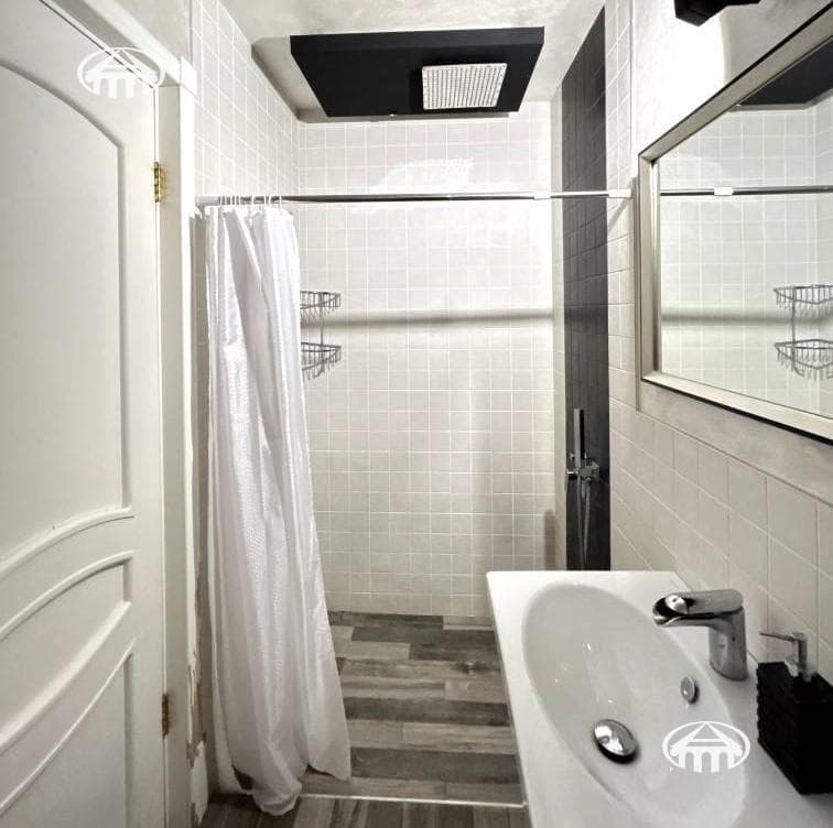 Apartment · 4 rooms · 128 m² · Kentron
