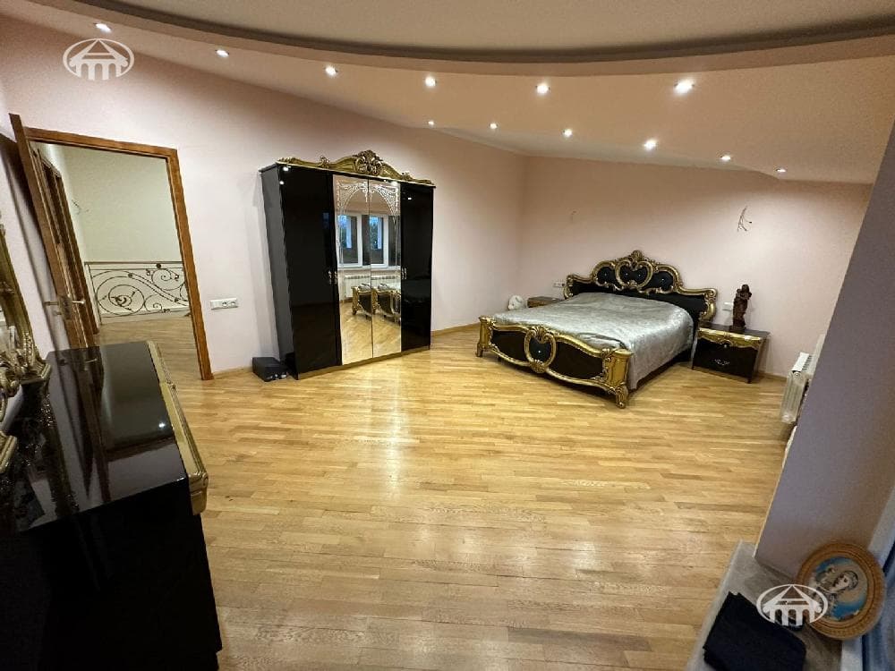 Apartment · 4 rooms · 179 m² · Kentron