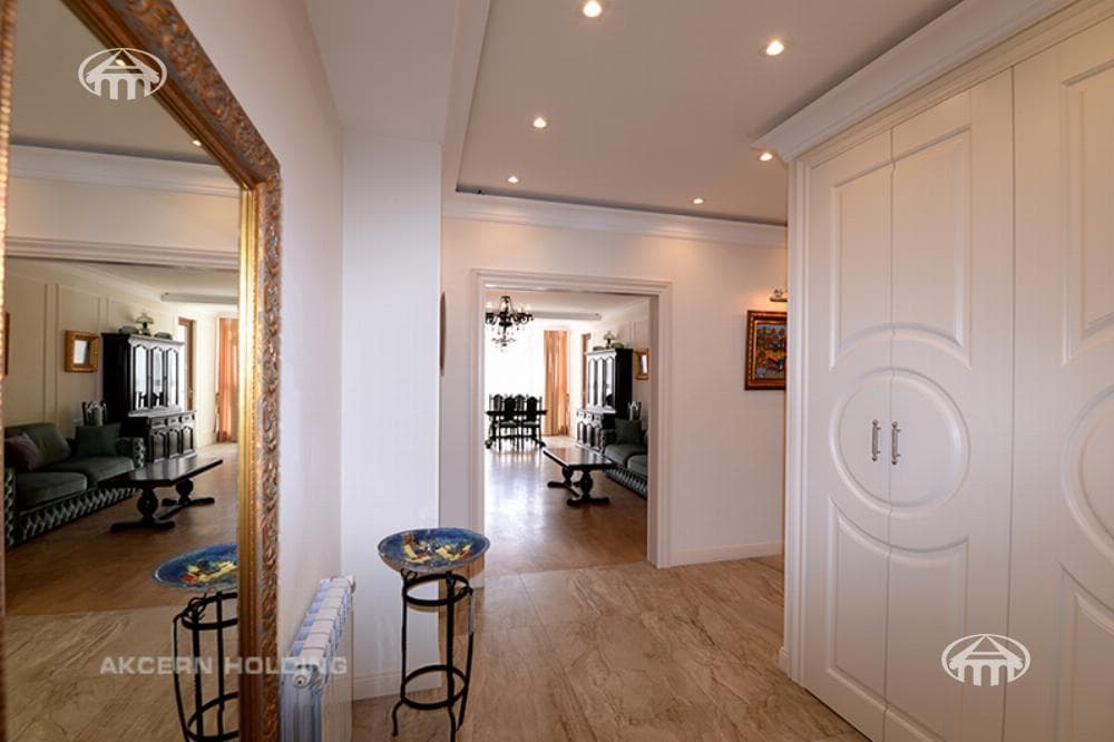 Apartment · 4 rooms · 176 m² · Kentron