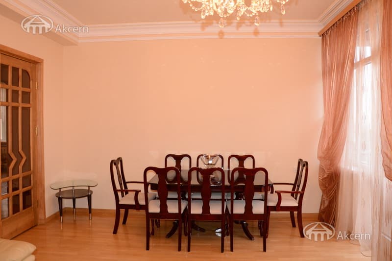 House · 6 rooms · 250 m² · Arabkir