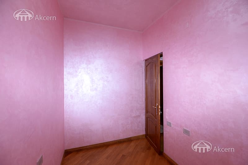 Apartment · 4 rooms · 240 m² · Kentron