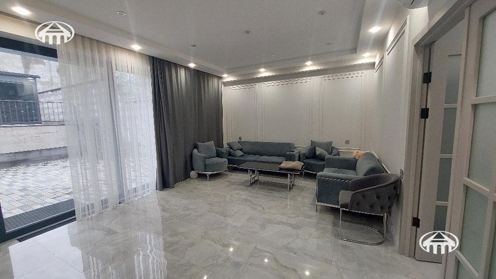 Թաունհաուս · 300 մ² · Ավան