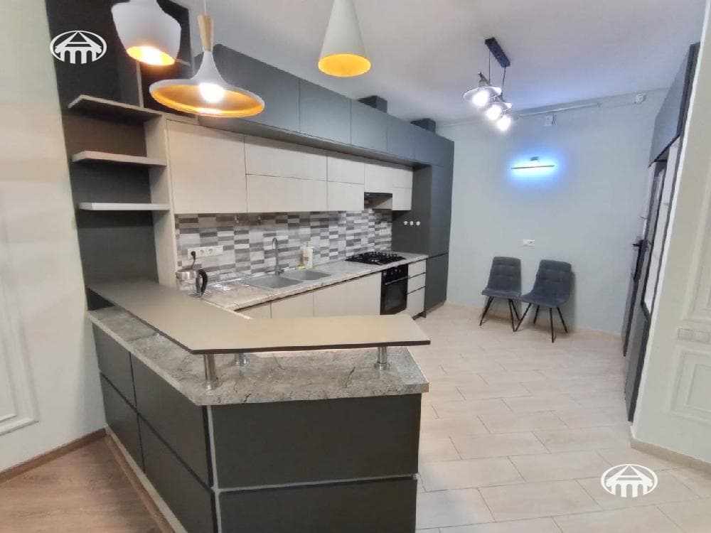 Բնակարան · 4 սեն. · 144 մ² · Կենտրոն
