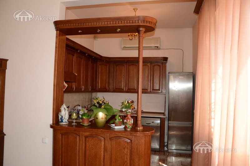Особняк · 5 комн. · 300 м² · Арабкир
