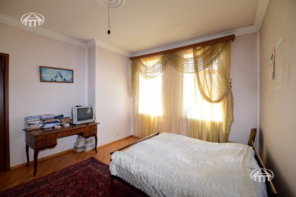 Առանձնատուն · 5 սեն. · 319 մ² · Քանաքեռ-Զեյթուն