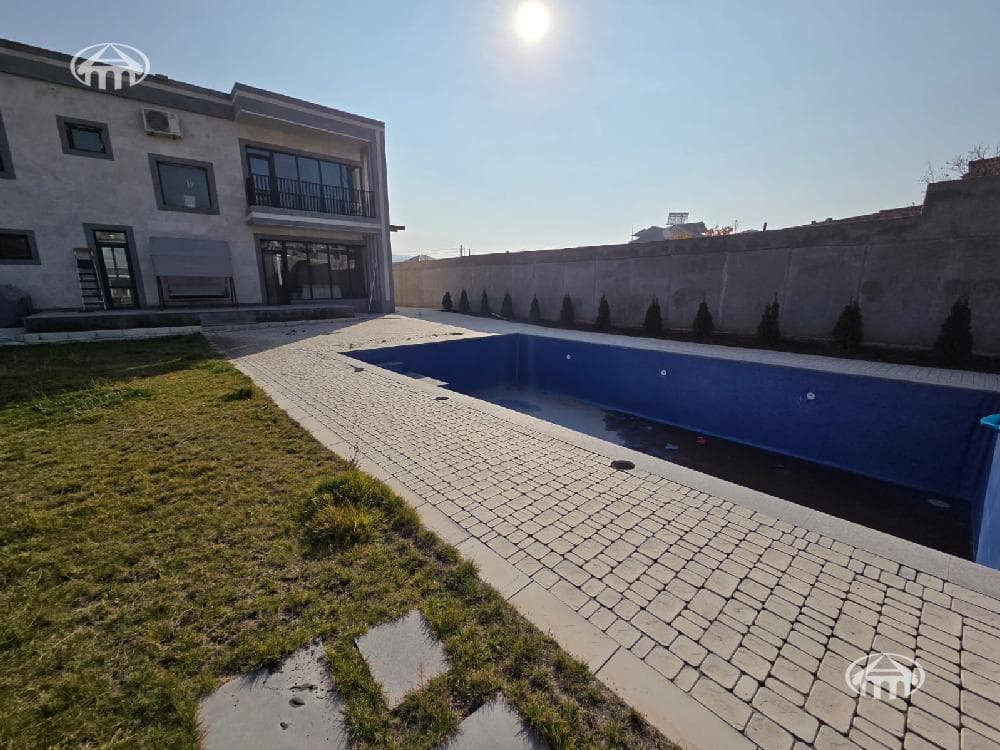 Особняк · 5 комн. · 300 м² · с. Ариндж