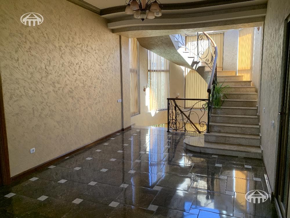 Mansion · 4 rooms · 328 m² · Malatia-Sebastia