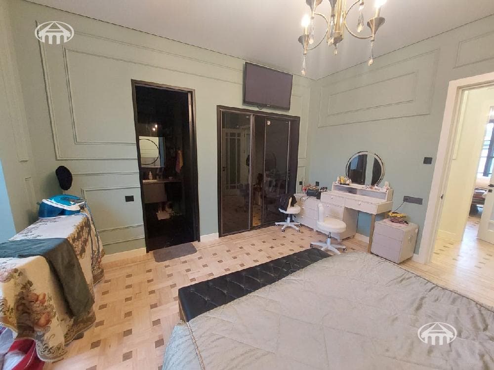Особняк · 5 комн. · 370 м² · Аджапняк