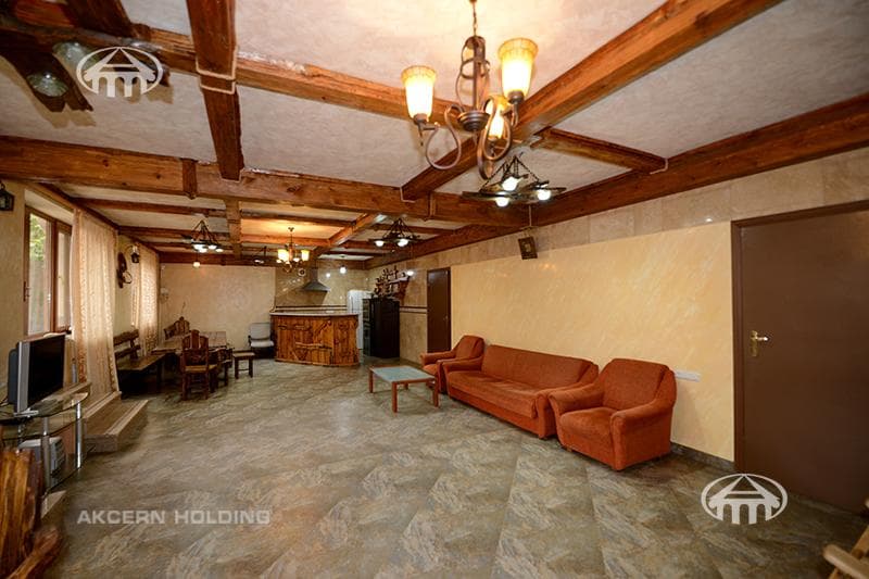 Особняк · 9 комн. · 650 м² · Аджапняк