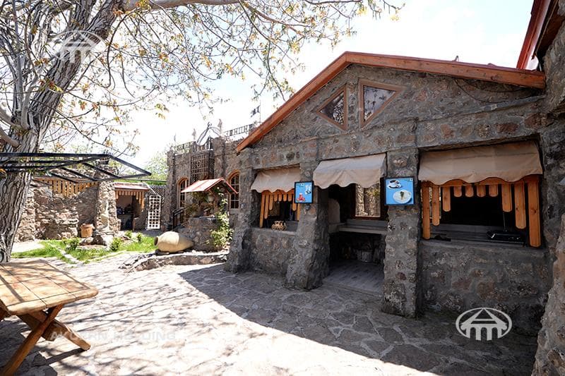 Mansion · 5 rooms · 210 m² · Garni