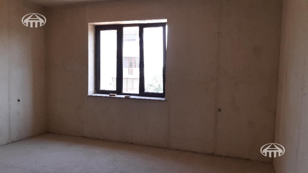 Mansion · 6 rooms · 244.5 m² · v. Arinj