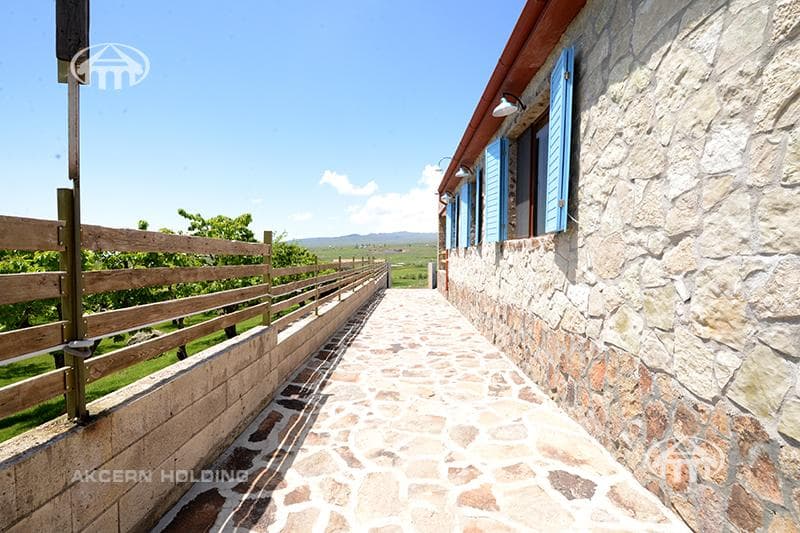 Mansion · 4 rooms · 244 m² · Saghmosavan
