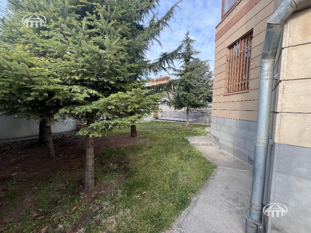 Առանձնատուն · 6 սեն. · 382 մ² · Աջափնյակ