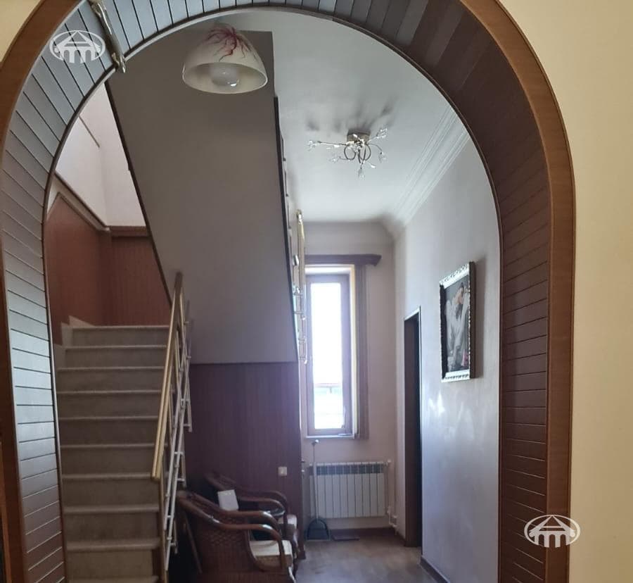Apartment · 5 rooms · 181 m² · Kentron
