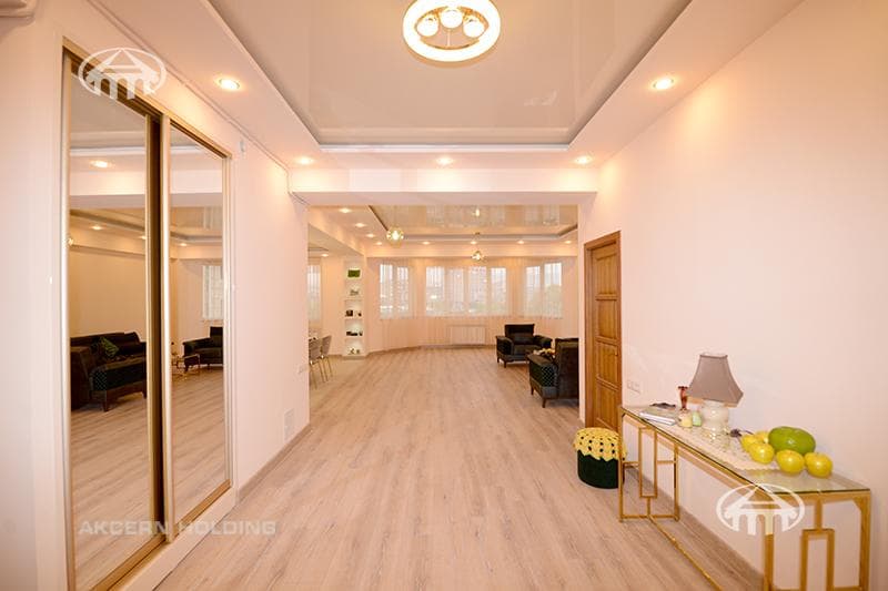 Apartment · 3 rooms · 135 m² · Kentron