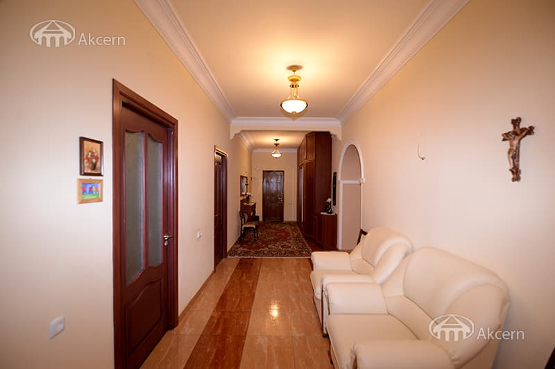 Квартира · 5 комн. · 251 м² · Арабкир