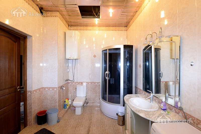 Apartment · 4 rooms · 150 m² · Kentron