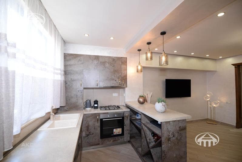 Apartment · 3 rooms · 104 m² · Kentron