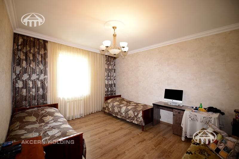 House · 5 rooms · 162 m² · Kentron