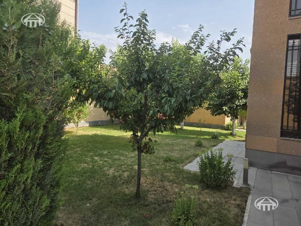 Особняк · 5 комн. · 280 м² · Аджапняк