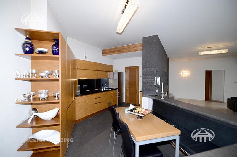 Mansion · 6 rooms · 689 m² · Vahagni