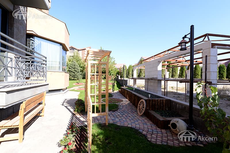 Mansion · 5 rooms · 1,014 m² · Vahagni