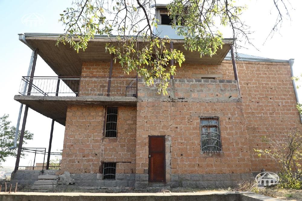 Mansion · 6 rooms · 498 m² · v. Mughni