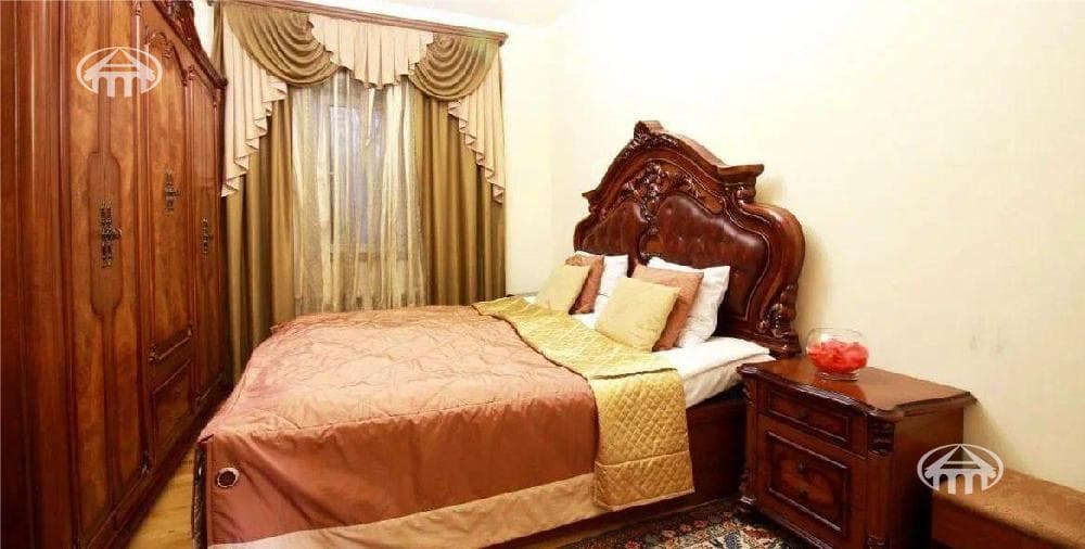 Առանձնատուն · 9 սեն. · 584 մ² · Կենտրոն
